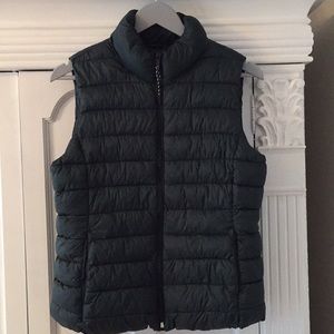 Gap puffer vest